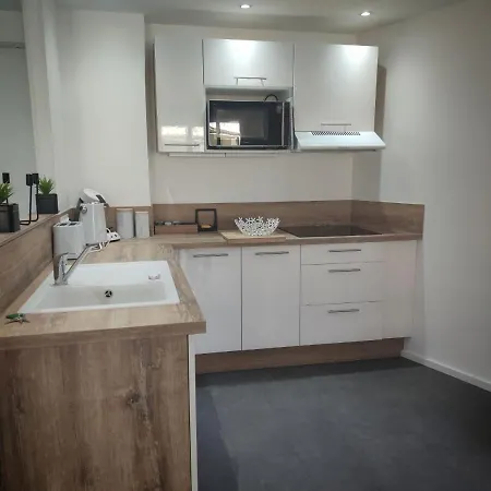 Apartment A 2 Pas Du Festival Et Plages